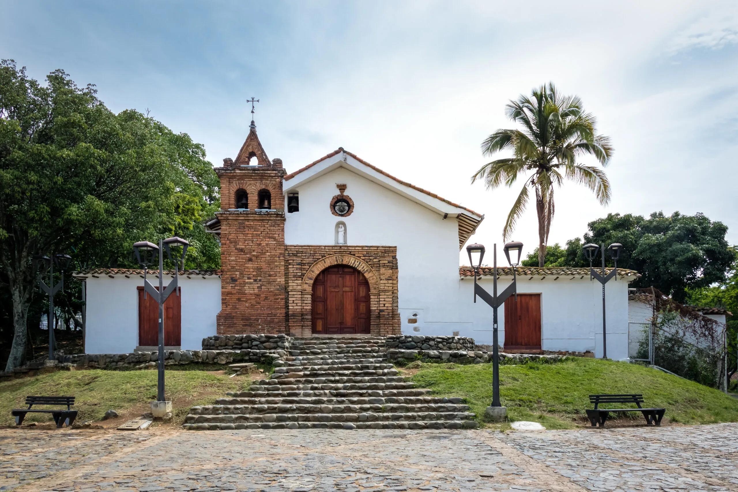 The whitewashed 18th-century chapel on the hilltop park in Barrio San Antonio, Cali